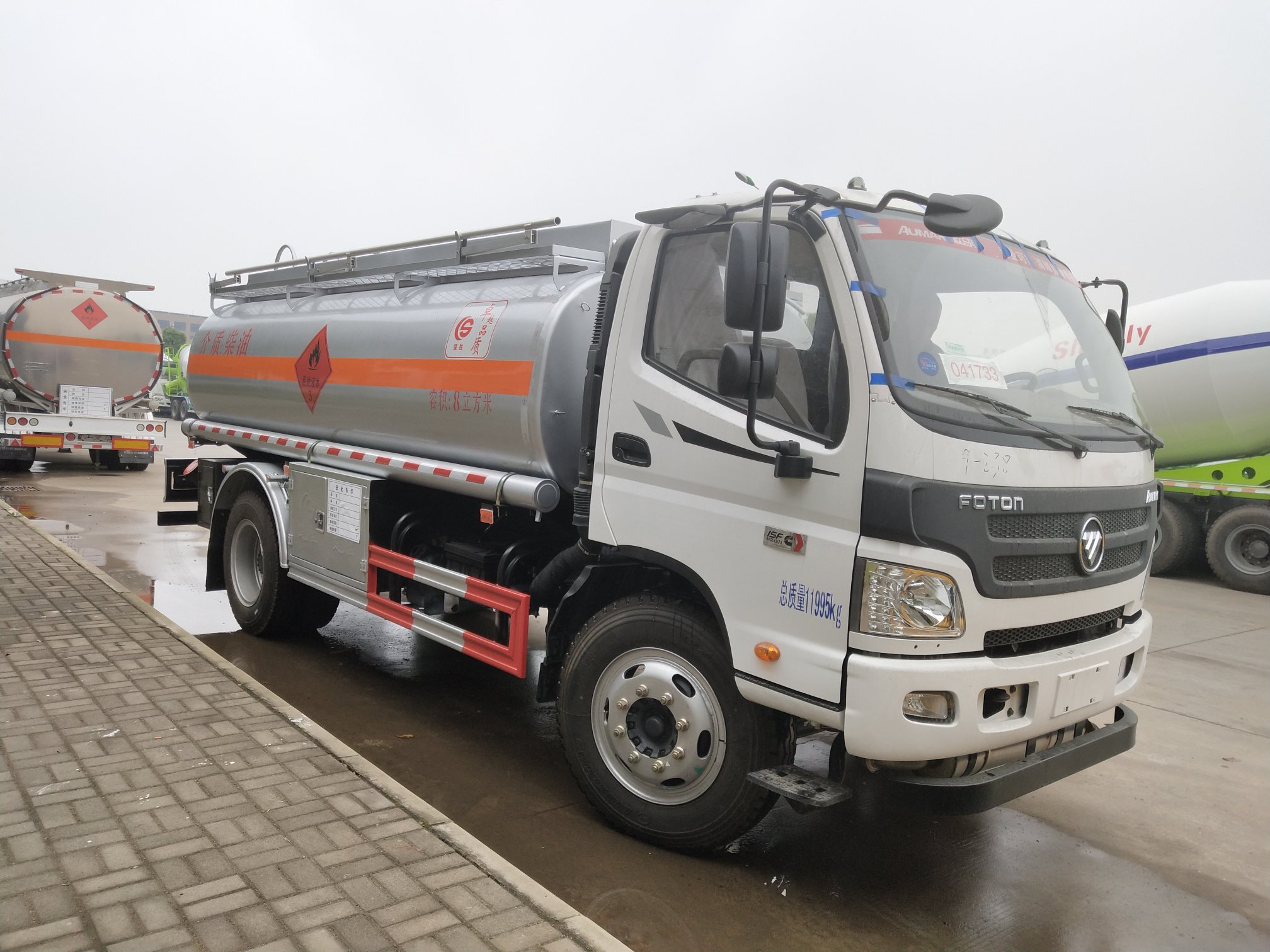 福田歐馬可8方加油車，8噸油罐車康明斯發動機