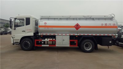 東風天錦13.8方運油車，天錦單橋11.5噸油罐車
